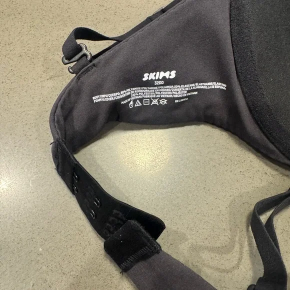 SKIMS Black T-Shirt Bra - Picture 4 of 5